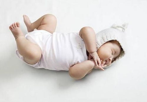孩子睡觉蹬腿是在长高 家长警惕了 宝宝可能病了