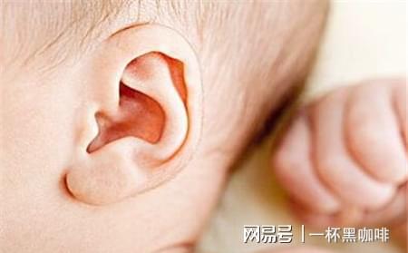 小孩耳朵疼是怎么回事 中耳炎是常见原因