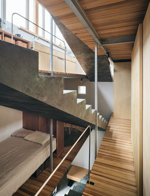 群岛建筑师设计的不寻常的日本房屋设有一个通往无处的楼梯