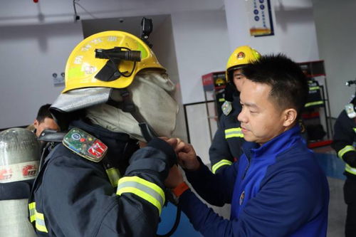 报纸蒙面,半蹲前行,杭州消防员训练视频曝光,网友 笑着笑着又看哭了
