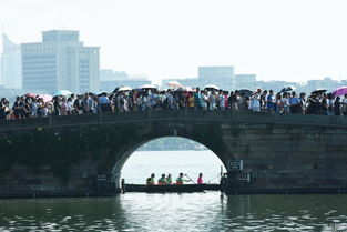 西湖迎国庆旅游高峰 