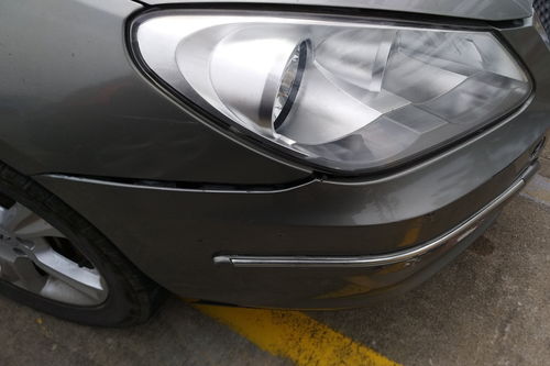 汽车后保险杠撞裂开能修复吗
