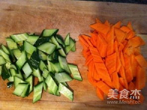 蔬菜清炒金沙鲈鲤鱼片的做法 蔬菜清炒金沙鲈鲤鱼片怎么做 