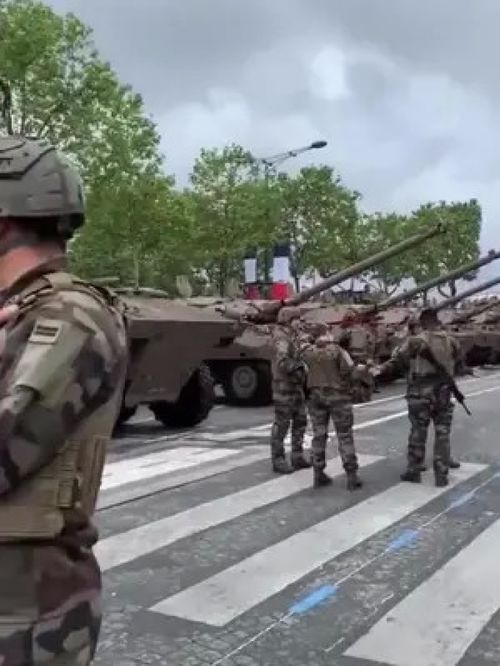 法国士兵准备在乌克兰开战 