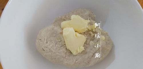 在家就能做香软豆沙面包圈,口味浓郁,形状可爱