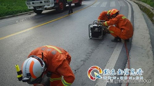 两面包车 亲密接触 致一人被困 剑河消防火速救援