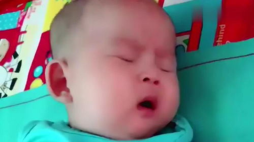 宝宝睡觉做梦委屈的哭醒：萌娃的神秘梦境之旅