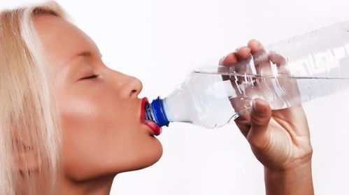 喝水也能减肥 那么到底要喝多少水才能达到减肥的效果呢