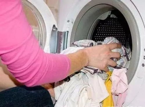 洗衣机洗完衣服后,这个动作不能做,否则衣服越洗越脏