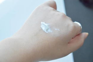 长期使用素颜霜对皮肤伤害大吗 素颜霜的用法和功效