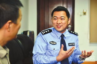 市公安局坦洲分局民警陈伟坚从警11年,参与抓捕行动300多次,抓获疑犯近400人