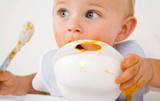 四个月的宝宝如何添加辅食 四个月的宝宝怎么添加辅食