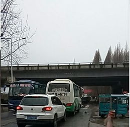 昨天上午,上冈东边兴桥高速入口,新年堵车第一天 