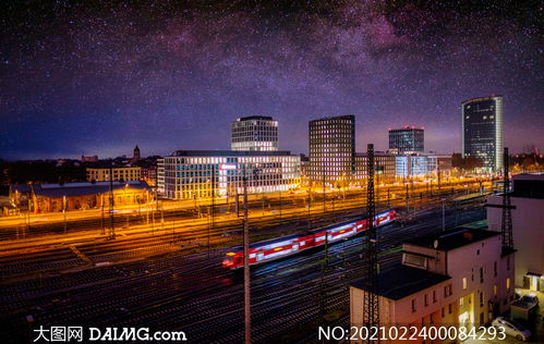 星空下的城市火车站摄影图片