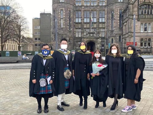 爱丁堡大学毕业典礼让全网都酸了 男生居然还要穿裙子
