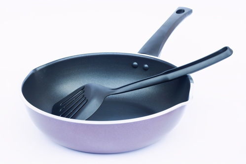 新买的铁锅别直接用,等于吃涂层,教你正确开锅,保证不锈不粘锅