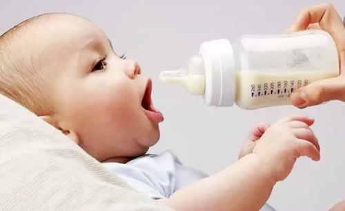 孩子1岁内就能喝牛奶了 家长可别给喝早了,关乎健康