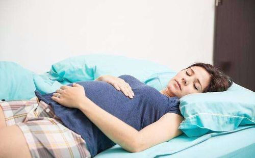 原创孕妇睡觉有讲究，2个黄金段再困也别睡，易胖还可能影响胎儿吸收