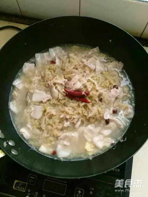 东北酸菜汆白肉的做法 东北酸菜汆白肉怎么做 