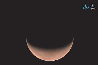 天问一号拍摄！我国首张火星侧脸照公布：形似月牙