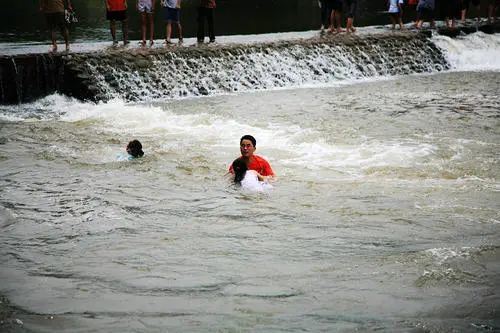 痛心,一天两人溺亡 这些防溺水知识你都懂吗