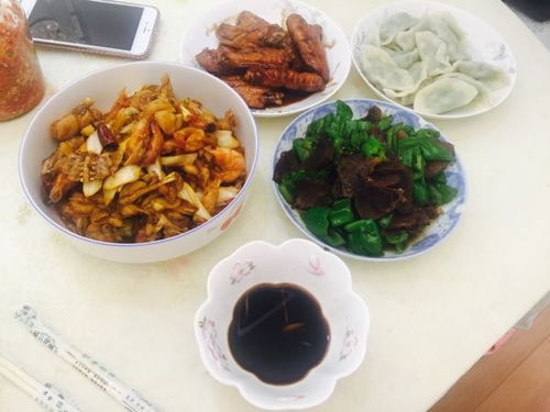 大早上被叫着包饺子做饭 