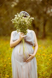 花丛里的孕妇高清摄影大图 千库网 