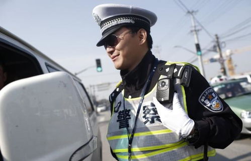 上海交警启用新型执法记录仪 可夜间红外抓拍,录像存3个月
