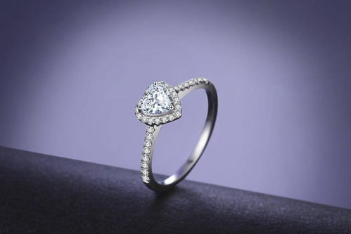 周大福闪耀星河钻石戒指，爱情星辰的终极浪漫！