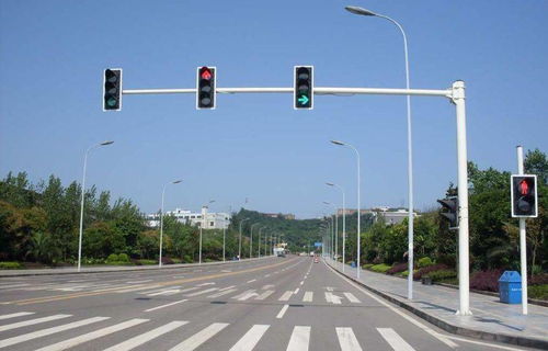 广州佛山开车遇上红灯必须掌握这些停车技巧,附带闯红灯注意事项