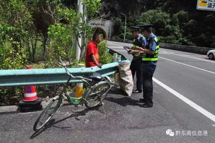 胆子真大 黔东南一男子竟骑自行车上高速捡 破烂