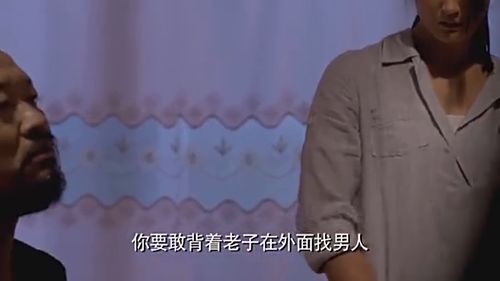 男子家暴,妻子收拾行李要离开他,没想到男子拿她的家人做威胁 