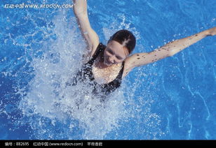泳池里游泳的美女图片免费下载 编号882695 红动网 