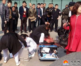 山东临沂机场外一男子被捅伤 凶手被制服 