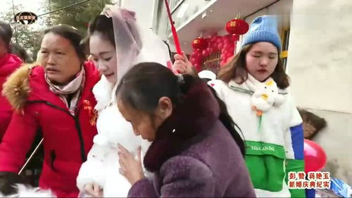 湖南农村,一大户人家姑娘出嫁,送亲的好多,看看新娘漂亮不 