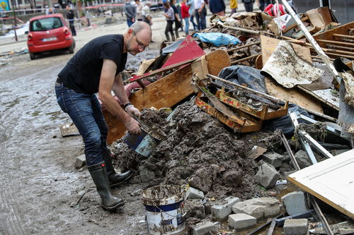欧洲多地连日暴雨引发洪灾已造成百余人死亡