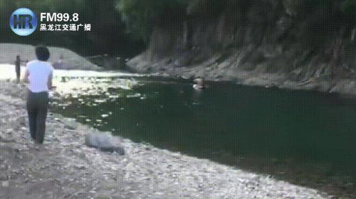 龙江新婚小伙跳进4米深潭,救了一条命