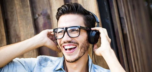 长期戴耳机听歌,耳朵会有什么变化 小心人未老耳先聋
