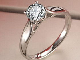 周大福钻石戒指流行款式,钻石戒指款式，推荐几款经典的钻石戒指款式好吗？