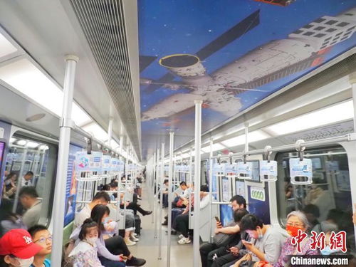 边坐地铁边 看 空间站与元宇宙 移动科普馆 亮相上海地铁
