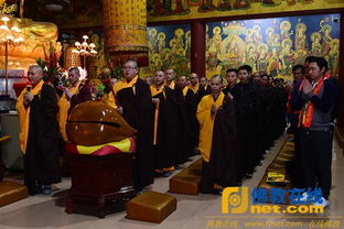 广东深圳弘法寺举行新年撞钟祈福法会 