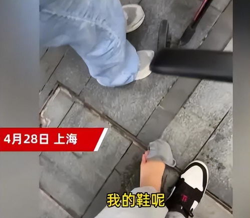 男子去迪士尼被挤丢鞋大喊 我鞋呢,究竟是怎么一回事