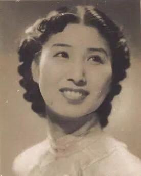 她出身名门,被认为是张爱玲小说的原型,23岁就为国捐躯