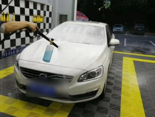 频繁洗车好还是长时间不洗车好 这问题最好搞清,不然毁的是车漆