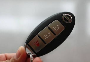 为什么有的车遥控钥匙一离开车就会自动锁门 有的车就不会
