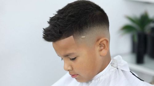如何剪一款帅气的小男孩发型 看这里就对了,过程很详细 