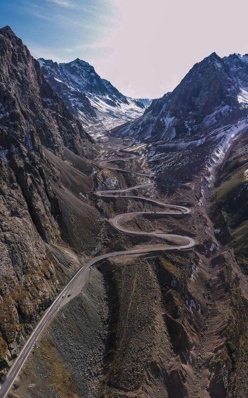 自驾最美独库路,你必须翻越四座海拔3000米的冰达坂