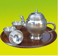 茶具和酒具哪个好,茶具品牌,哪个最好呢?