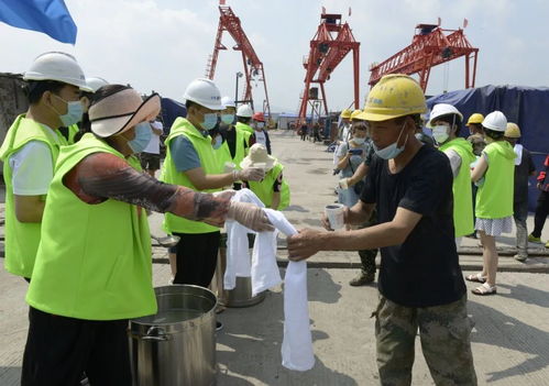 市总工会为省百大项目工地职工送清凉