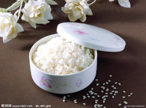 吃大米饭胃酸，是什么原因(吃完大米胃里就反酸)